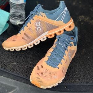 On cloud running shoe